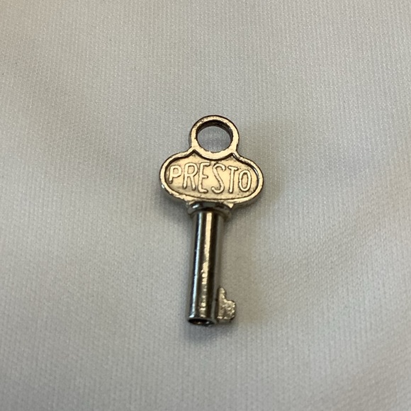 Keys - Picture 2 of 3